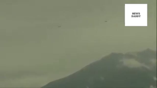 Indian Air Force's flypast over Srinagar's Dal Lake to pay tribute to medical professionals смотреть онлайн