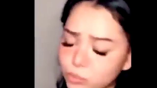 Bella Poarch TikTok Vid (DELETED) смотреть онлайн