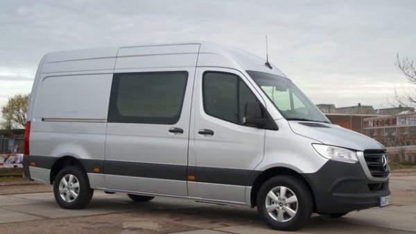 Mercedes-Benz Sprinter 319 CDI Panel Van - Iridium silver metallic Exterior Design