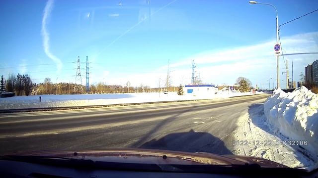 Поворот на право на перекрестке. ул.Куликовская. ГИБДД Северное Бутово смотреть онлайн