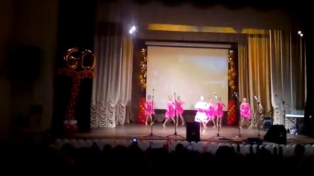 Солистка поёт, а мы танцуем Чарльстон!!!))) смотреть онлайн