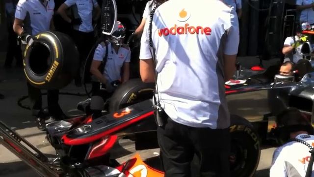 Vodafone McLaren Mercedes Pit Stop смотреть онлайн
