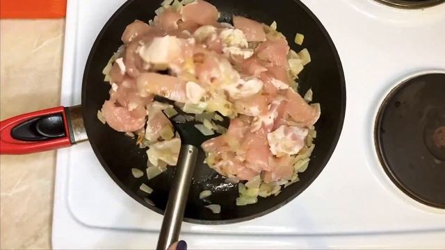 ПАПРИКАШ ИЗ КУРИЦЫ. Венгерская кухня. Сочные и нежные кусочки курицы в сметанном соусе. смотреть онлайн