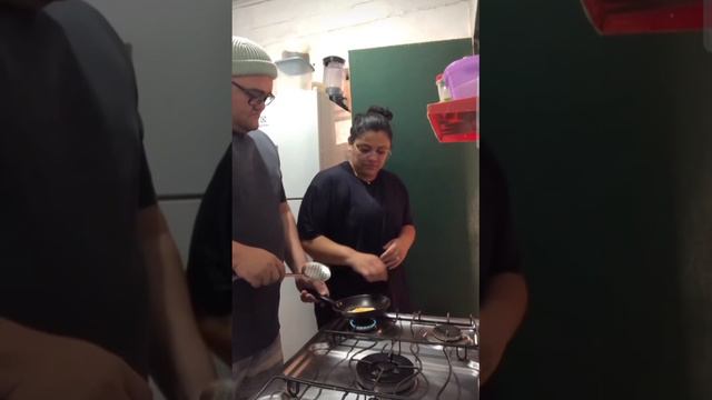 Этими пальцами она ему еще и стручОк поднимает смотреть онлайн