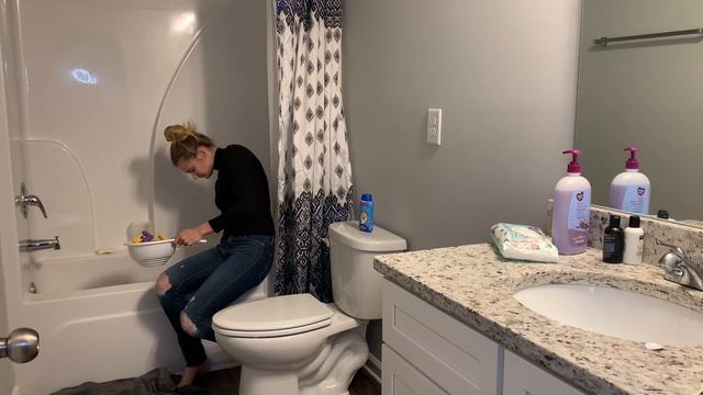 TODDLER BEDROOM & BATHROOM CLEAN WITH ME // CLEANING MOTIVATION // Home with Hannah смотреть онлайн