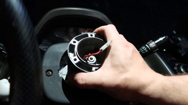 Lexus IS300 Nardi Steering Wheel Install. (Toyota Altezza, SXE10, JCE10L.)