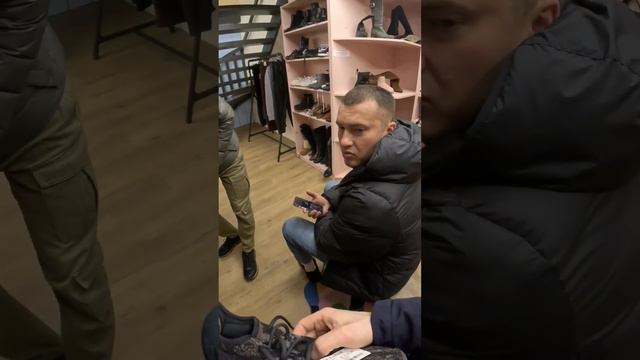 Сколько стоят Yeezy Boost в секонде в Амстердаме? #poland #беларусь #работаевропа #belarus #россия смотреть онлайн