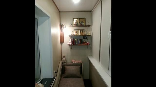 Интерьер квартиры студии с балконом, он утеплен. Тёплые полы. 25 кв. м 28 кв. м. с балконом. смотреть онлайн