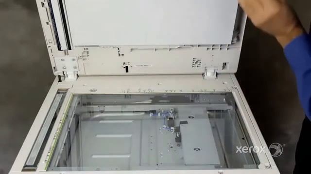 Xerox® VersaLink® C7000 7020 25 30 Cleaning the Device смотреть онлайн