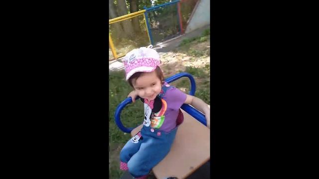 Коваленко Валерия на детской площадке 2015. 08 .16. г. Уфа смотреть онлайн