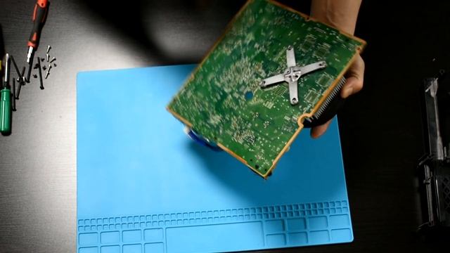 Xbox 360 E включается и сразу выключается ремонт приставки.