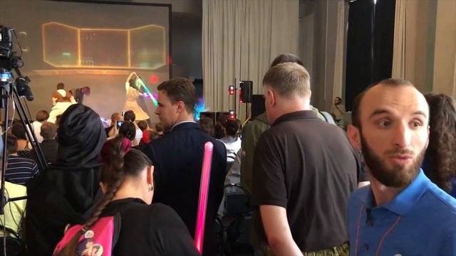 Омар разносит на фестивале Star Wars // Омар в большом городе смотреть онлайн
