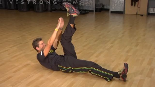 How to Do Vertical Leg Crunches смотреть онлайн
