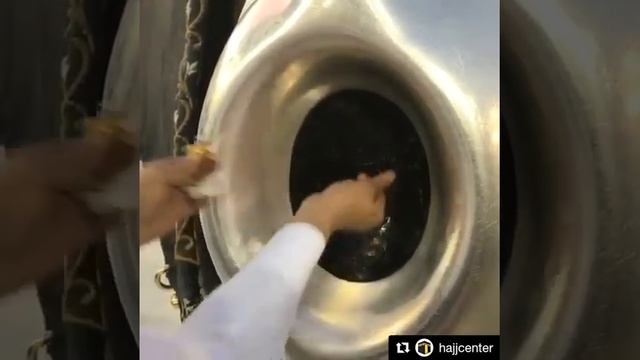 Чистят Черный Камень Каабы смотреть онлайн