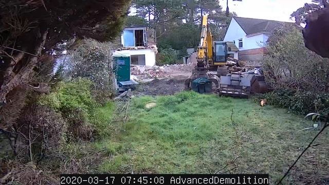 JCB js 145 at work Time-Lapse demolition of a bungalow смотреть онлайн