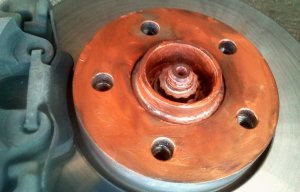 Что делать, чтобы колесо не прикипало к ступице?