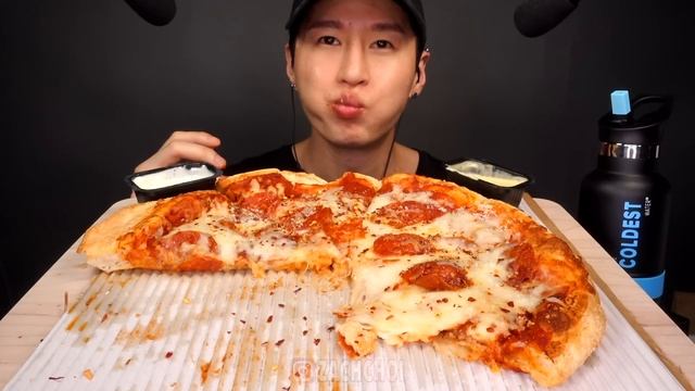 ASMR EXTRA CHEESY PEPPERONI PIZZA MUKBANG (No Talking) EATING SOUNDS | Zach Choi ASMR смотреть онлайн