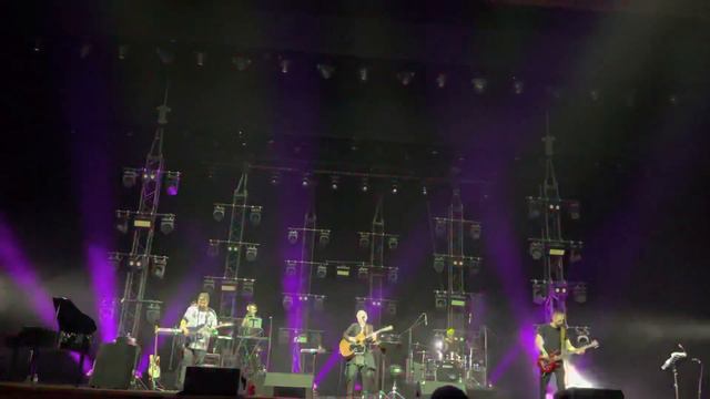 «Привыкай» Сурганова и Оркестр смотреть онлайн