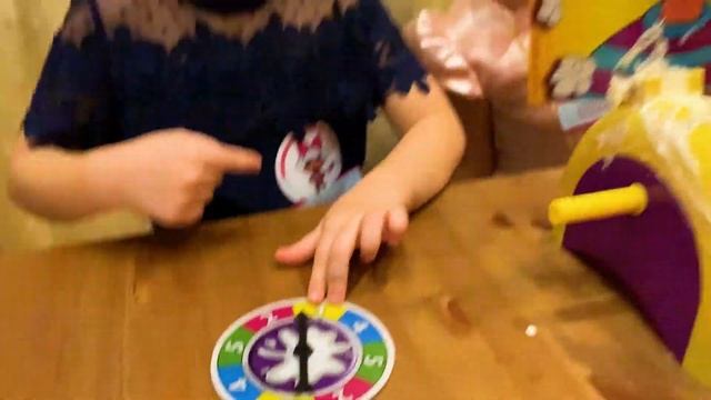 Челлендж пирог в лицо - детская игра смотреть онлайн