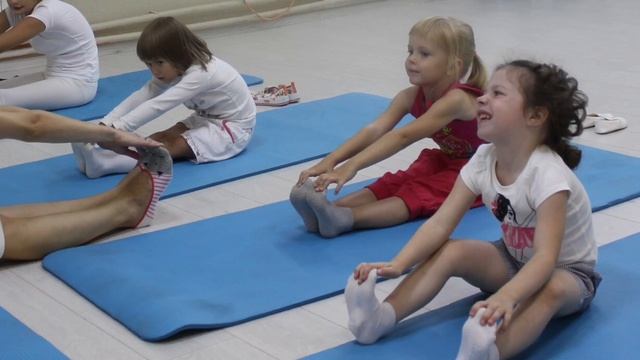 Детский фитнес c Мисс Мира Туризм-Екатериной Грушаниной. Танцы. Хореография. Fitness for kids. смотреть онлайн