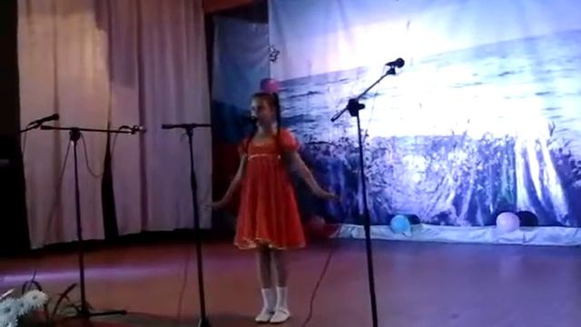 Виктория исполняет песню Маков цвет! смотреть онлайн