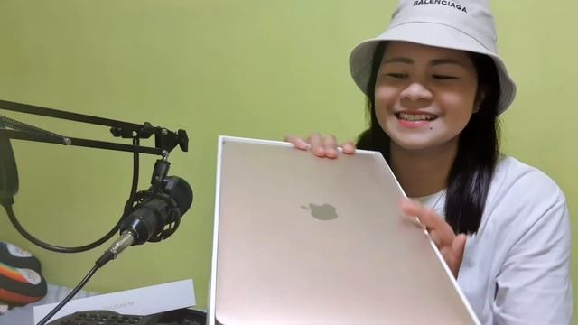 MACBOOK AIR 2020 (UNBOXING) SUPER WORTH IT! смотреть онлайн