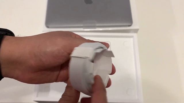Nuovo Apple MacBook Pro 2020 (13", 8GB RAM, 256GB Memoria SSD, Magic Keyboard) - Grigio siderale смотреть онлайн
