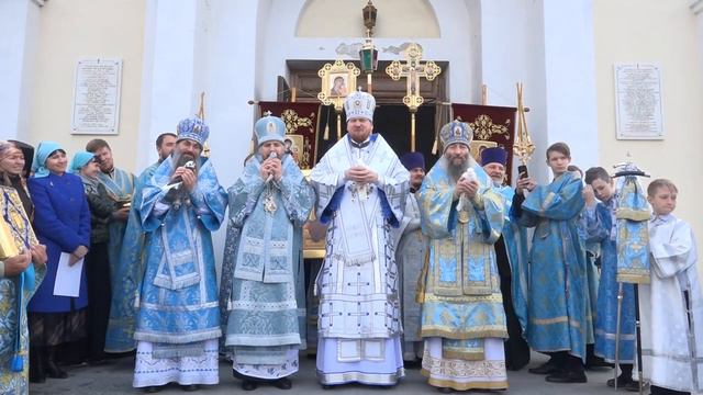 Живые и бумажные голуби полетели в небо! смотреть онлайн
