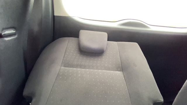 Сравнения TOYOTA VOXY HYBRID 2015г?VS?TOYOTA VOXY 4WD 2016 без пробега по России с аукциона Японии. смотреть онлайн