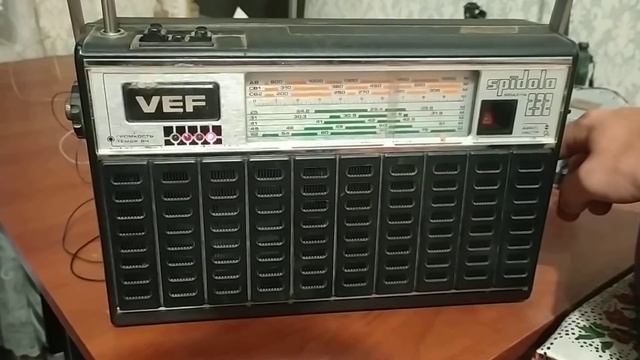 Винтажный радио приемник VEF Spidola 232