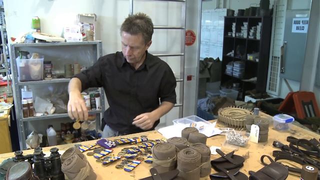 Beneath Hill 60 (B-Rolls) - Costume Designer Ian Sparke смотреть онлайн