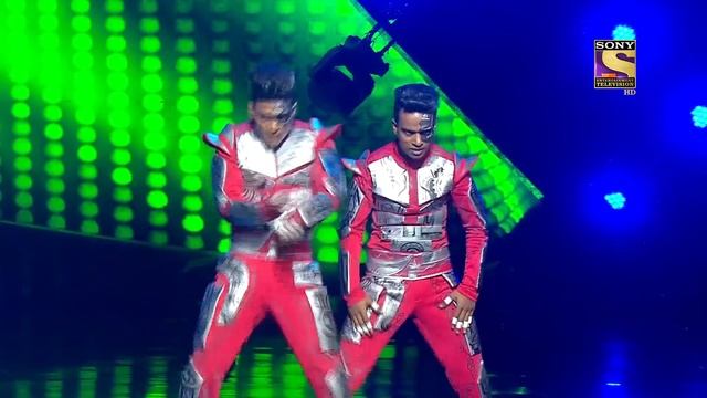 "Ghungroo" पर यह Robotic Dance Act है काफ़ी Mind Blowing | India's Best Dancer | Performances смотреть онлайн