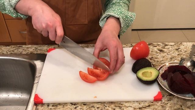 Свекольный салат с сыром и орехами. Салат из свеклы смотреть онлайн