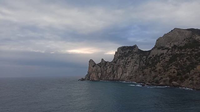 Горы, море и крики чаек.Новый Свет 2021 зимой. Крым, можжевеловая роща, вид на Караул Оба. смотреть онлайн