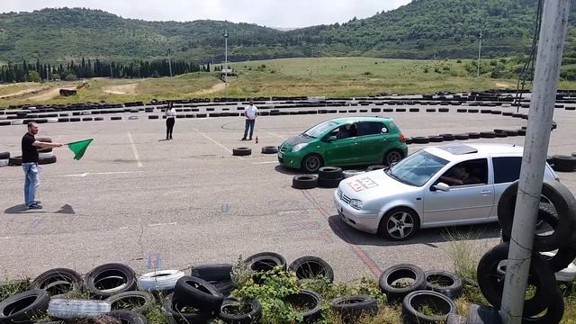 Vitz RS NCP91 vs Golf 4 1.8T смотреть онлайн