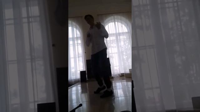 Макс Корж - Жизнь не Голливуд. Посвящается всем родным и близким. смотреть онлайн