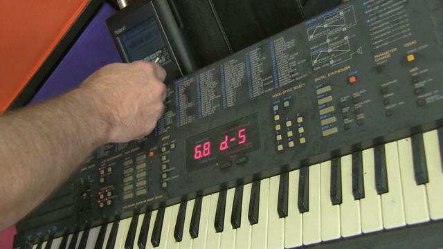 YAMAHA's toy went berzerk! The PSS-680 MUSICSTATION смотреть онлайн