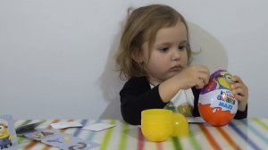 Миньйоны Киндер Макси яйца сюрприз игрушки распаковка Kinder Maxi Minions surpri