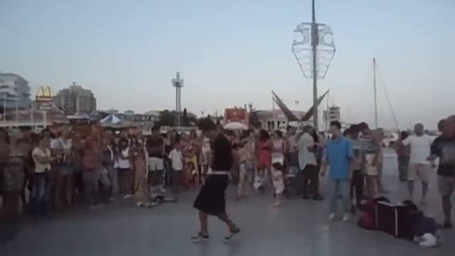 В Ялте на набережной крутые танцы (Крым) 2012год смотреть онлайн