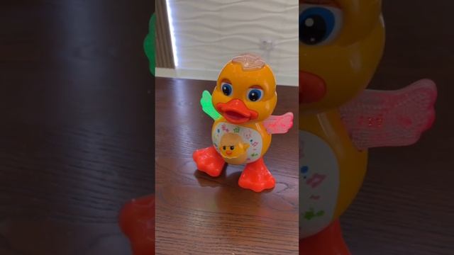 Интерактивная музыкальная игрушка" Танцующая утка" (Обзор) смотреть онлайн