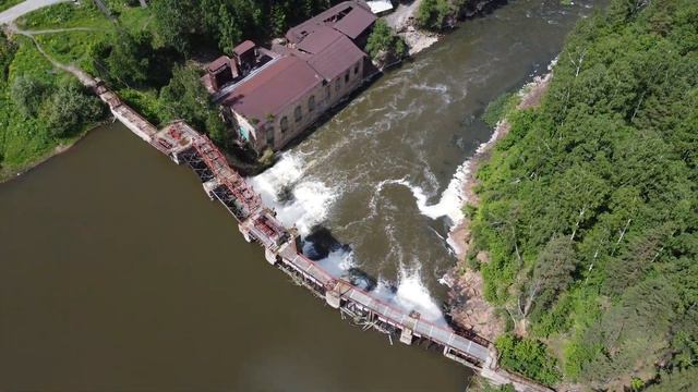 Плотина на реке Большая Сатка. Dam on the Bolshaya Satka River. смотреть онлайн