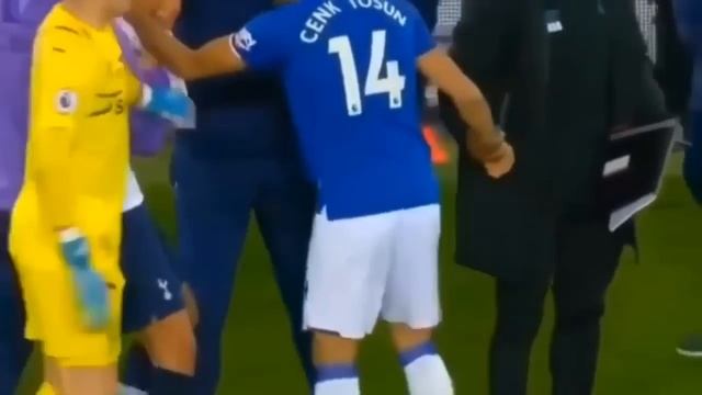 Son pays respect to the injured Andre Gomes? смотреть онлайн