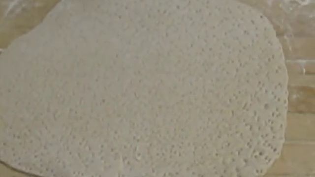 Rolling Out Pizza Dough смотреть онлайн
