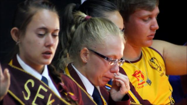 Skoolhoof van Jannas groet ná 17 jaar смотреть онлайн