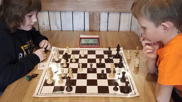 Маеренко Максим (1026) - Жундриков Александр (1008). 64 клетки. Рапид. смотреть онлайн