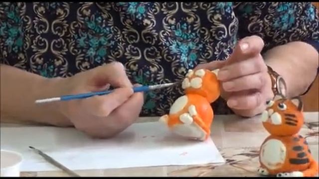 Раскрашивание поделки _Тигр_ , кружок _Весёлая лепка_, педагог Юрченко Л.А. смотреть онлайн