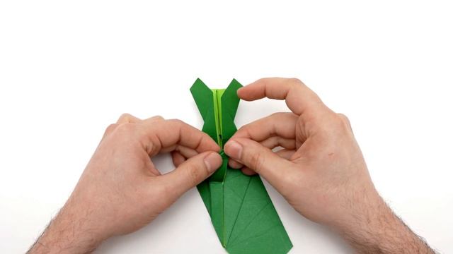 Origami Lizard tutorial (Román Díaz) 折り紙 トカゲ Lagartija смотреть онлайн