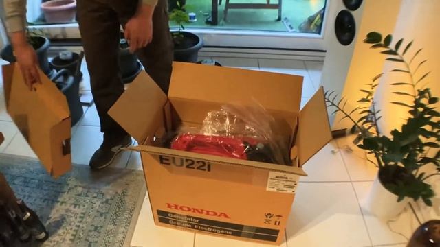 Der HONDA EU22i Stromgenerator ist angekommen - Unboxing смотреть онлайн