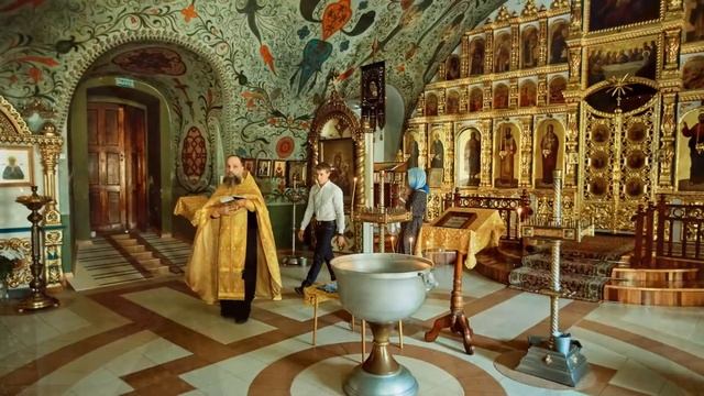 Таинство Крещения. Воскресенский храм смотреть онлайн