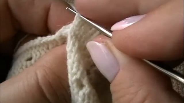 Соединение вязаных деталей /способ 2/ Вертикальный шов крючком или петлеуловителем. смотреть онлайн